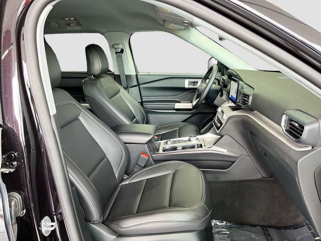 Used 2024 Ford Explorer XLT w/ Equipment Group 202A image 28