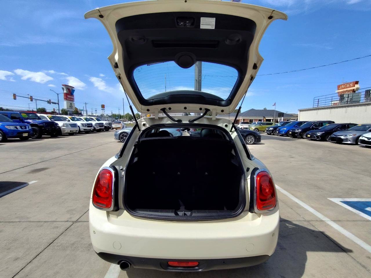 Used 2019 MINI Cooper 4-Door Hardtop FWD image 44