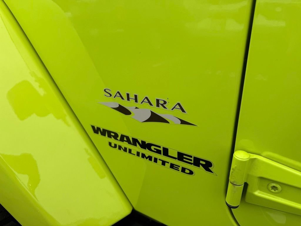 Used 2017 Jeep Wrangler Unlimited Sahara w/ Dual Top Group AWD/4WD image 16