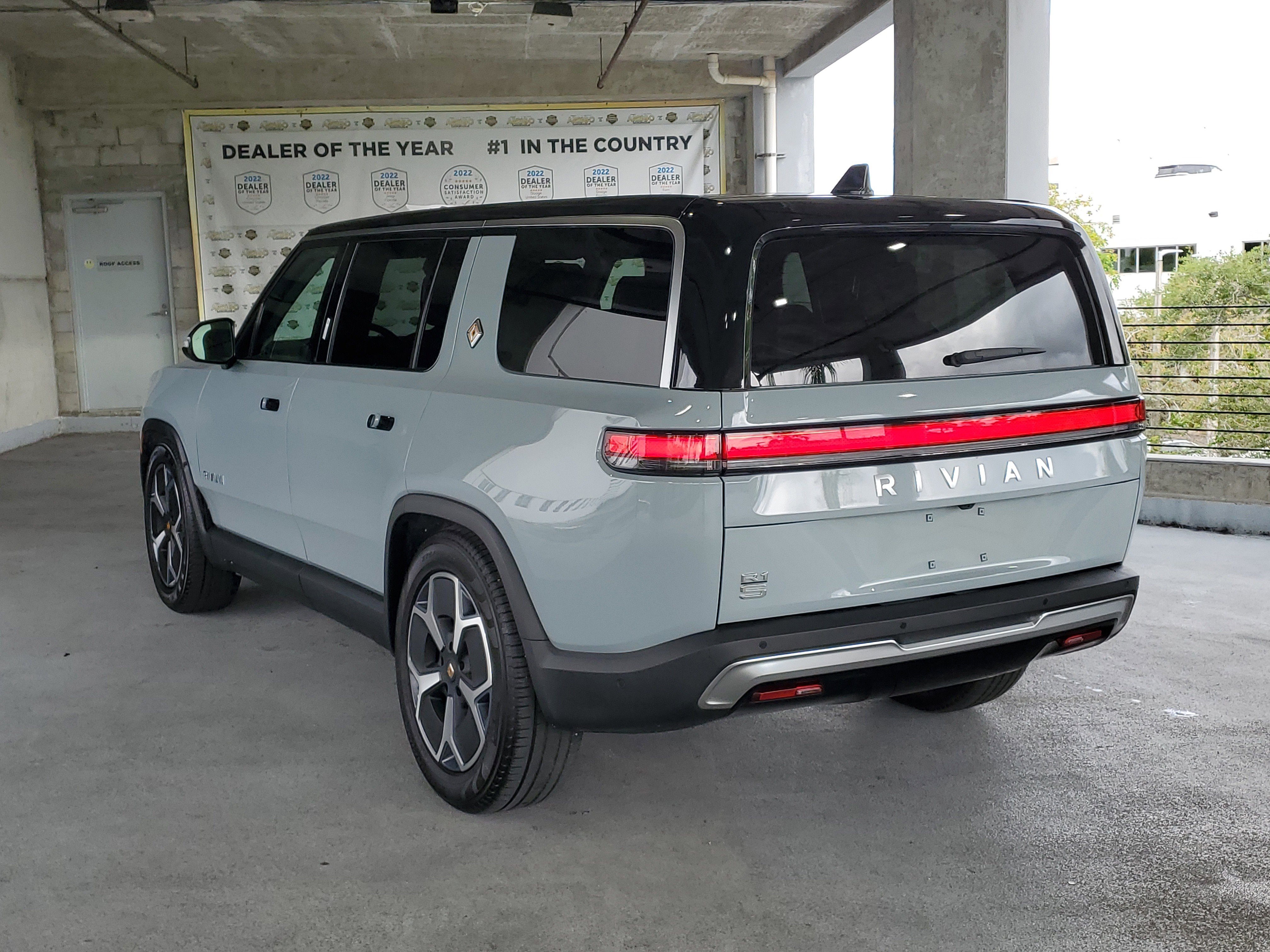 Used 2024 Rivian R1S Adventure image 3