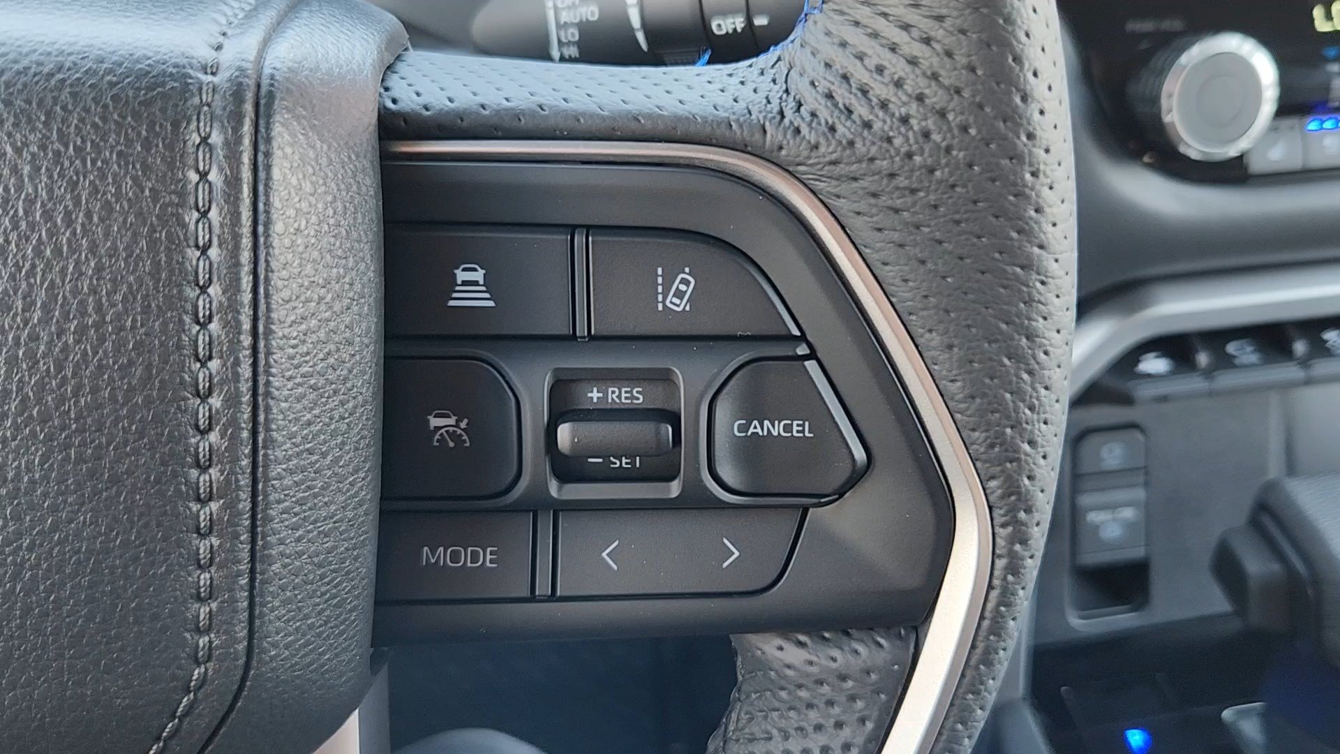 Used 2025 Toyota Sequoia Platinum w/ TRD Off-Road Package AWD/4WD image 13