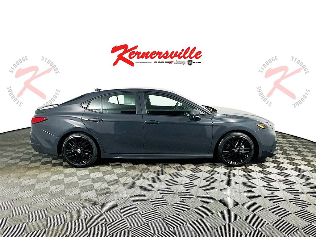 Used 2025 Toyota Camry SE image 8