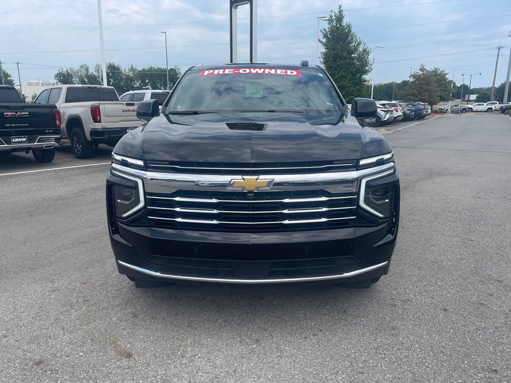 Used 2025 Chevrolet Suburban LT RWD image 3