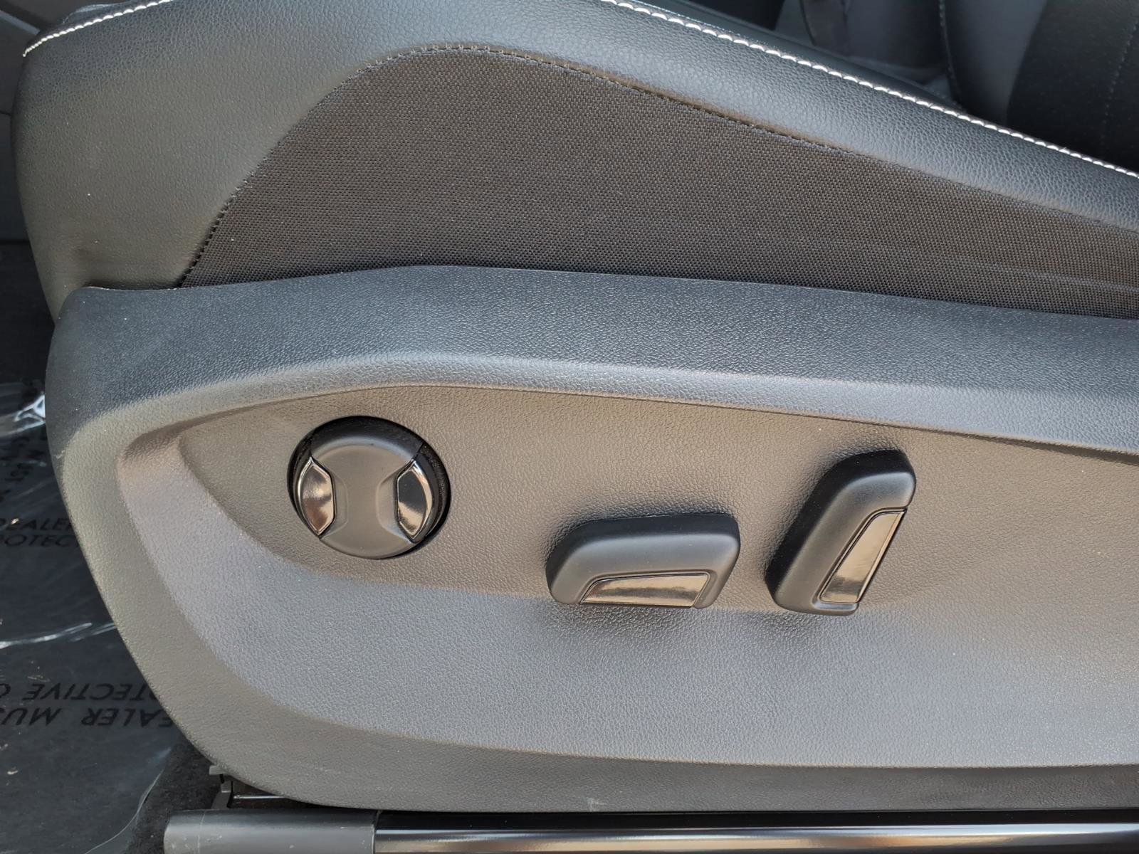 Certified 2023 Volkswagen Tiguan SE R-Line FWD image 22
