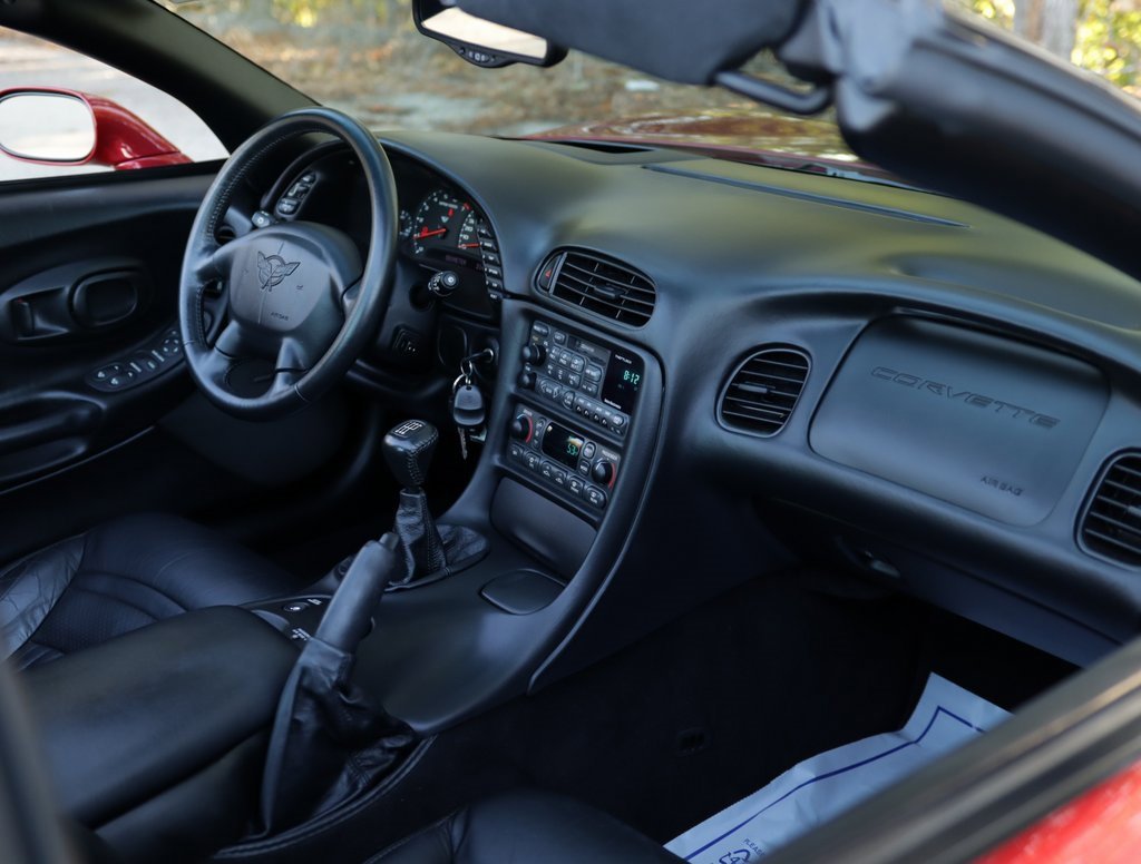 Used 2002 Chevrolet Corvette Coupe w/ Preferred Equipment Group2 image 32