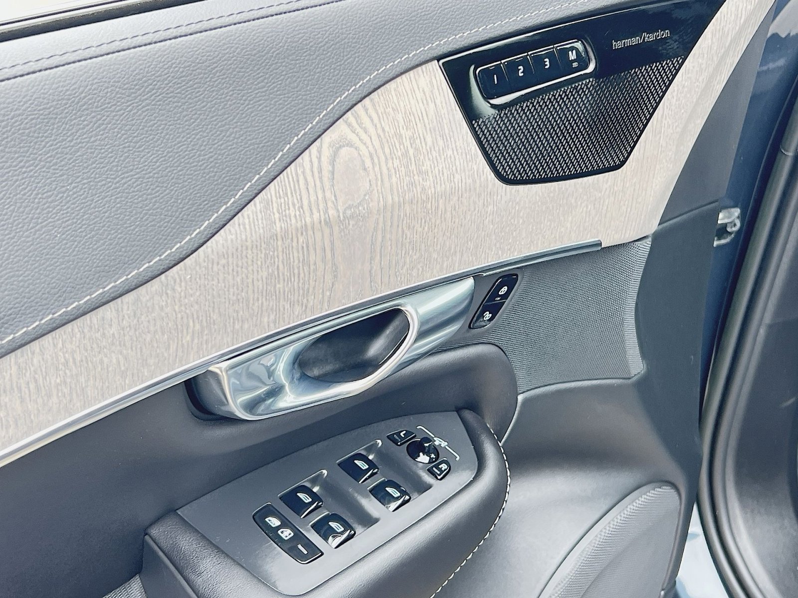 Certified 2022 Volvo XC90 T6 Inscription w/ Climate Package image 15