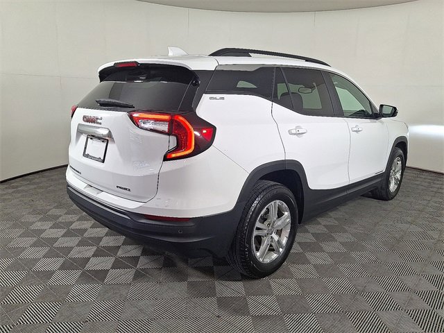 Used 2023 GMC Terrain SLE w/ Driver Convenience Package image 10