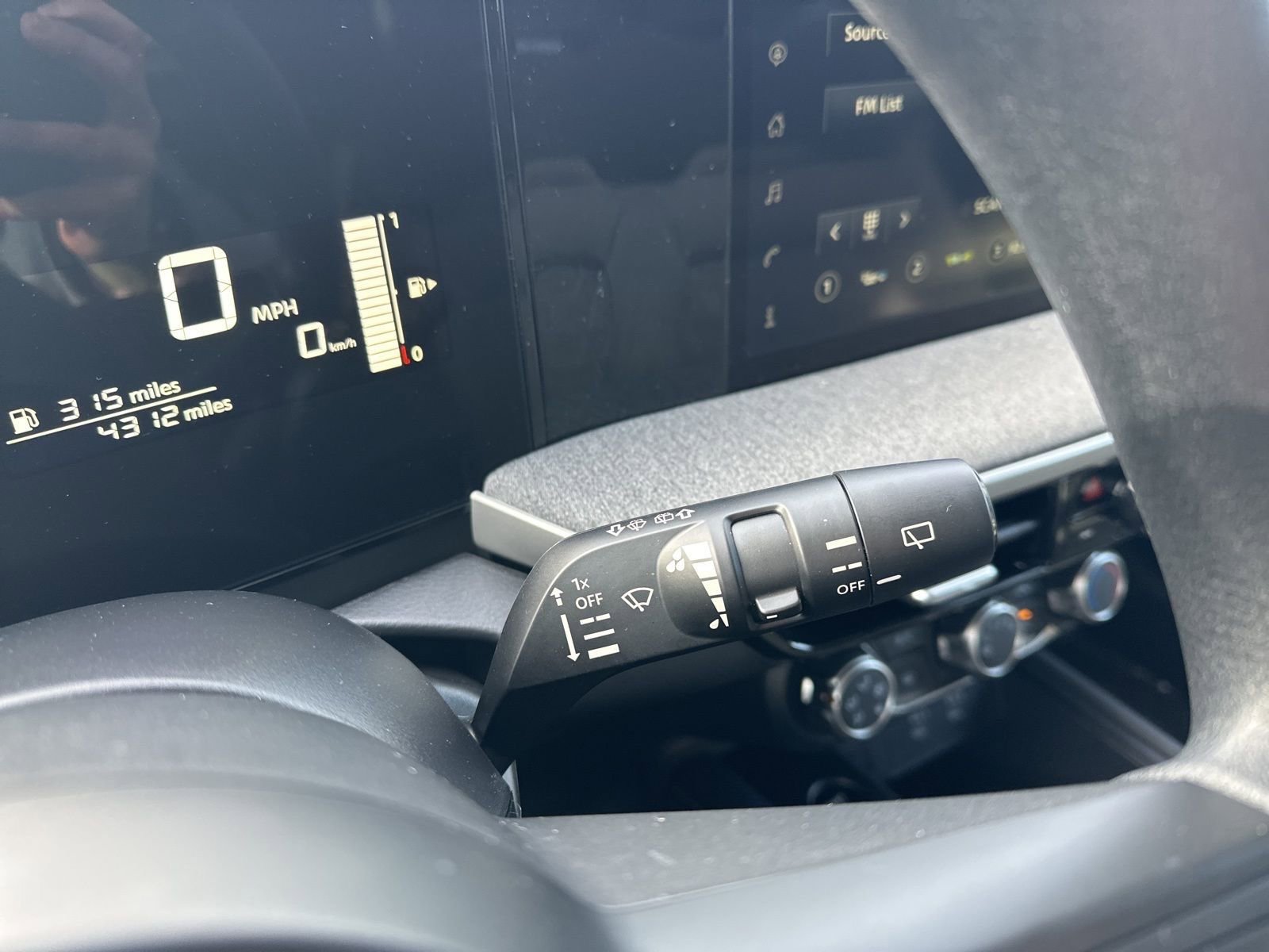 Used 2025 Nissan Kicks SV w/ Charging Package AWD/4WD image 39