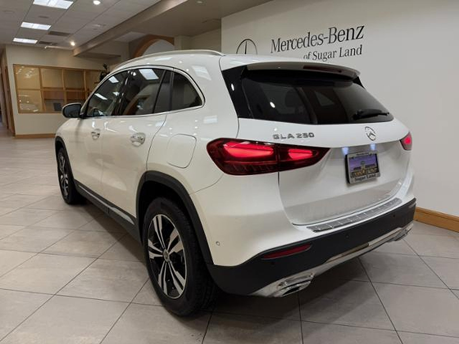Used 2025 Mercedes-Benz GLA 250 image 3