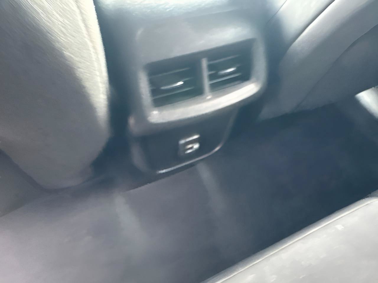 Used 2019 Chevrolet Equinox LT FWD image 27