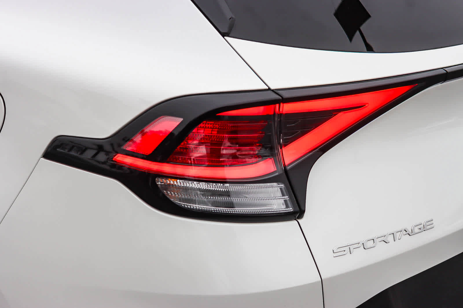 Used 2023 Kia Sportage LX image 8