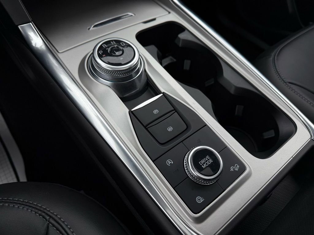 Used 2024 Ford Explorer XLT w/ Equipment Group 202A image 23