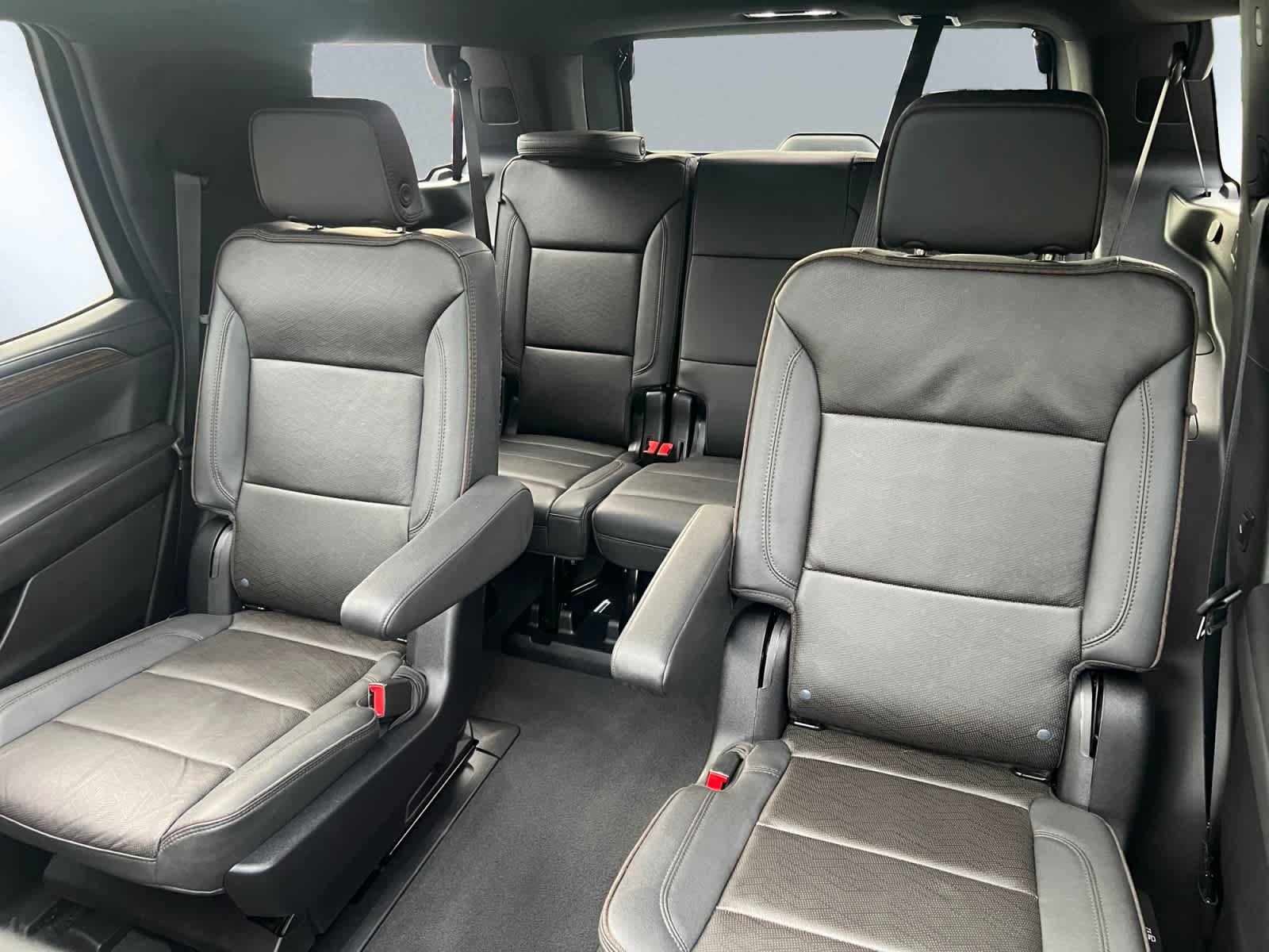 Used 2024 Chevrolet Tahoe High Country AWD/4WD image 17