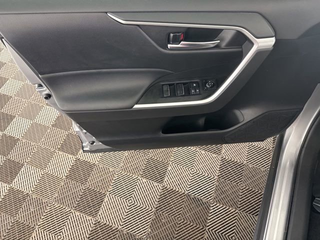 Used 2022 Toyota RAV4 XLE image 20
