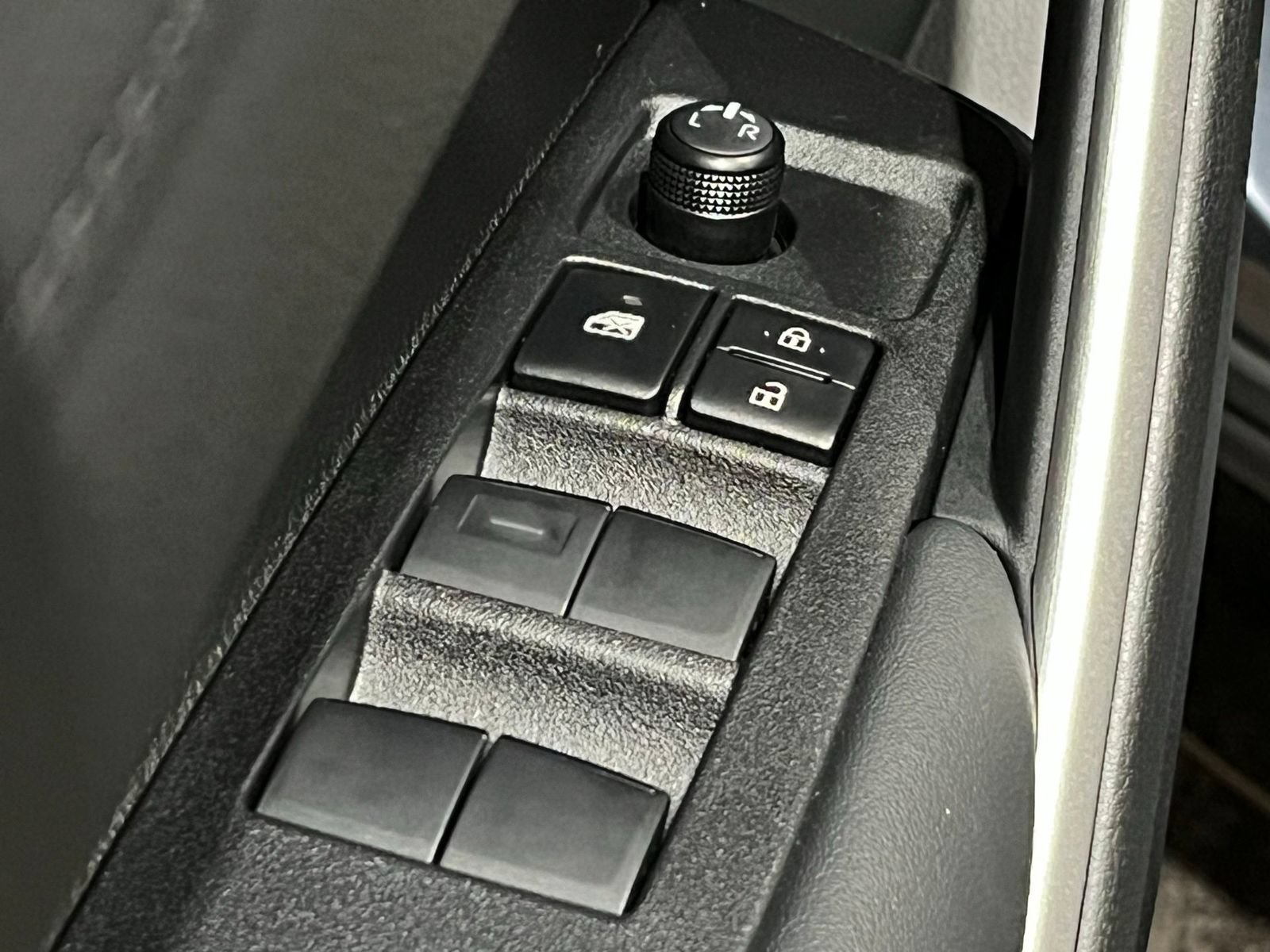 New 2026 Toyota Corolla Cross XLE w/ Convenience Package AWD/4WD image 31