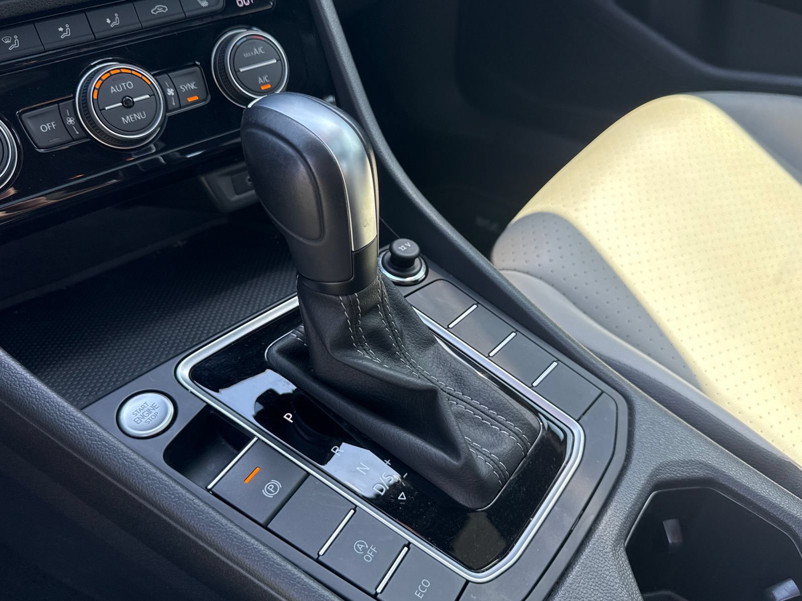 Certified 2021 Volkswagen Jetta R-Line w/ R-Line Cold Weather Package FWD image 24