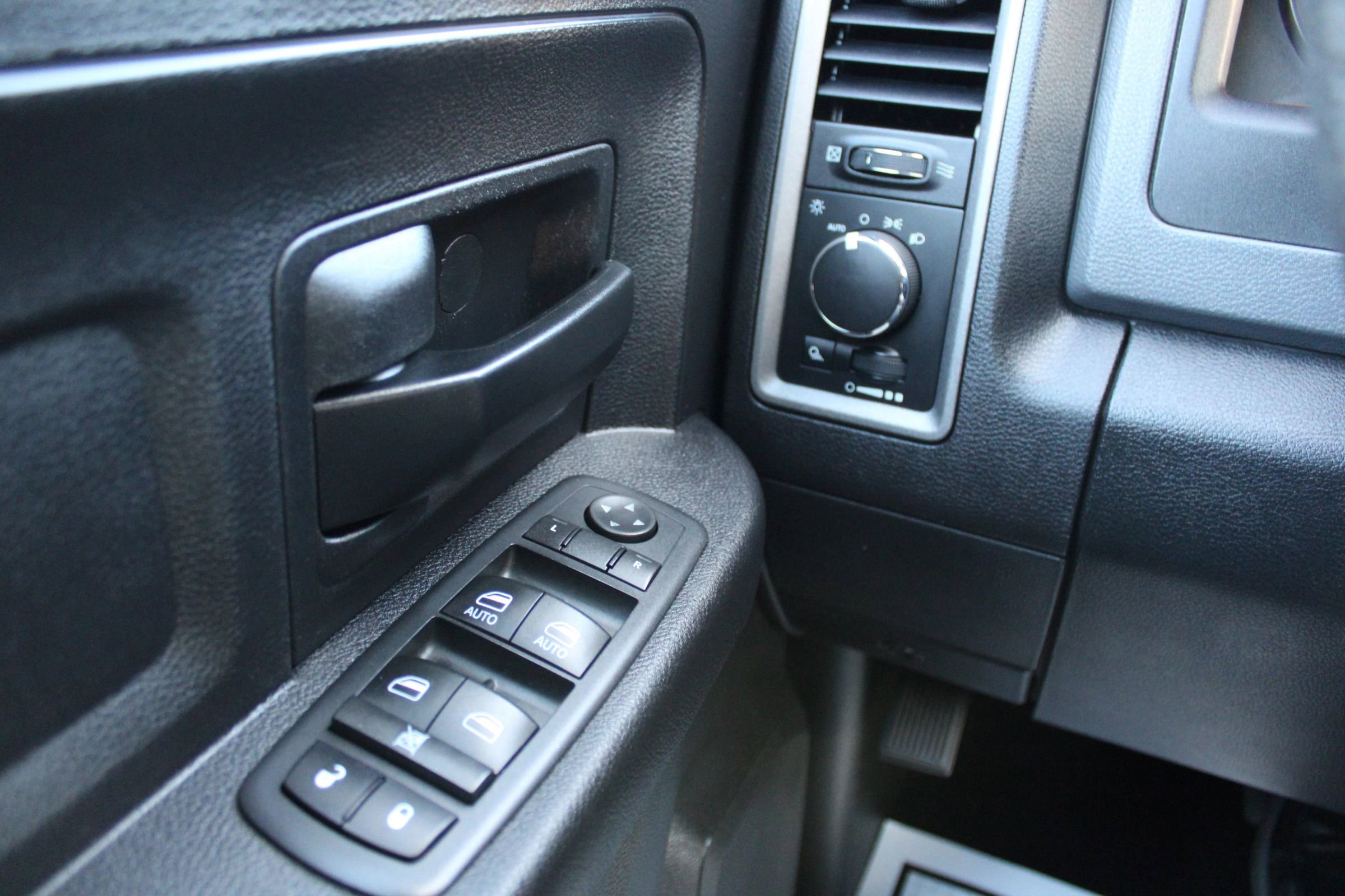 Used 2016 RAM 3500 Tradesman w/ Chrome Appearance Group image 23