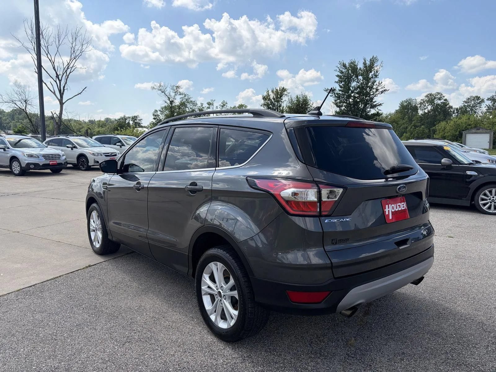 Used 2018 Ford Escape SE w/ SE Sync 3 Package AWD/4WD image 6