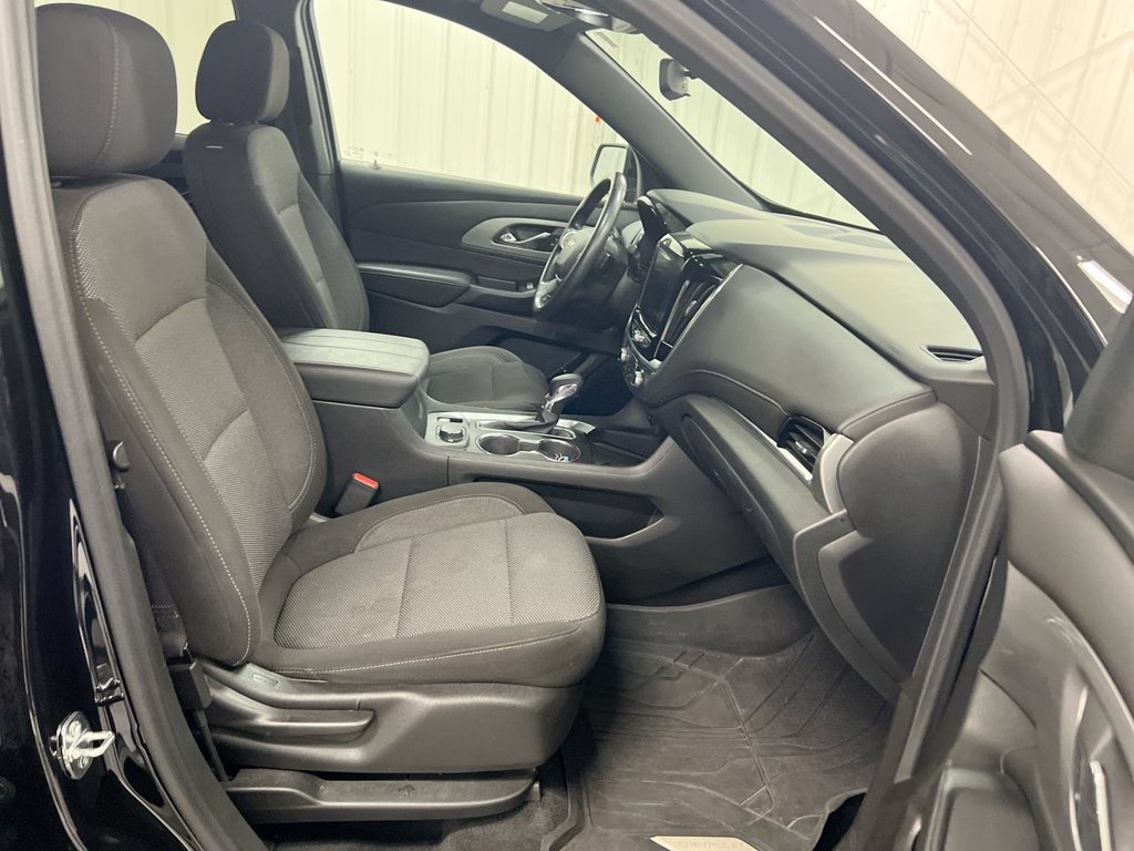 Used 2022 Chevrolet Traverse LT FWD image 21