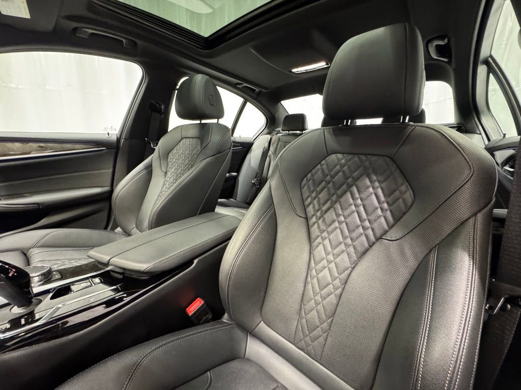 Used 2023 BMW 540i xDrive w/ Premium Package image 21