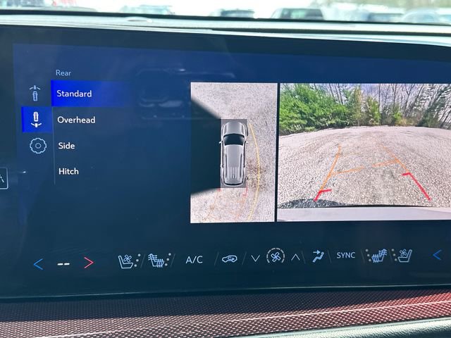 Used 2024 Chevrolet Traverse RS AWD/4WD image 37