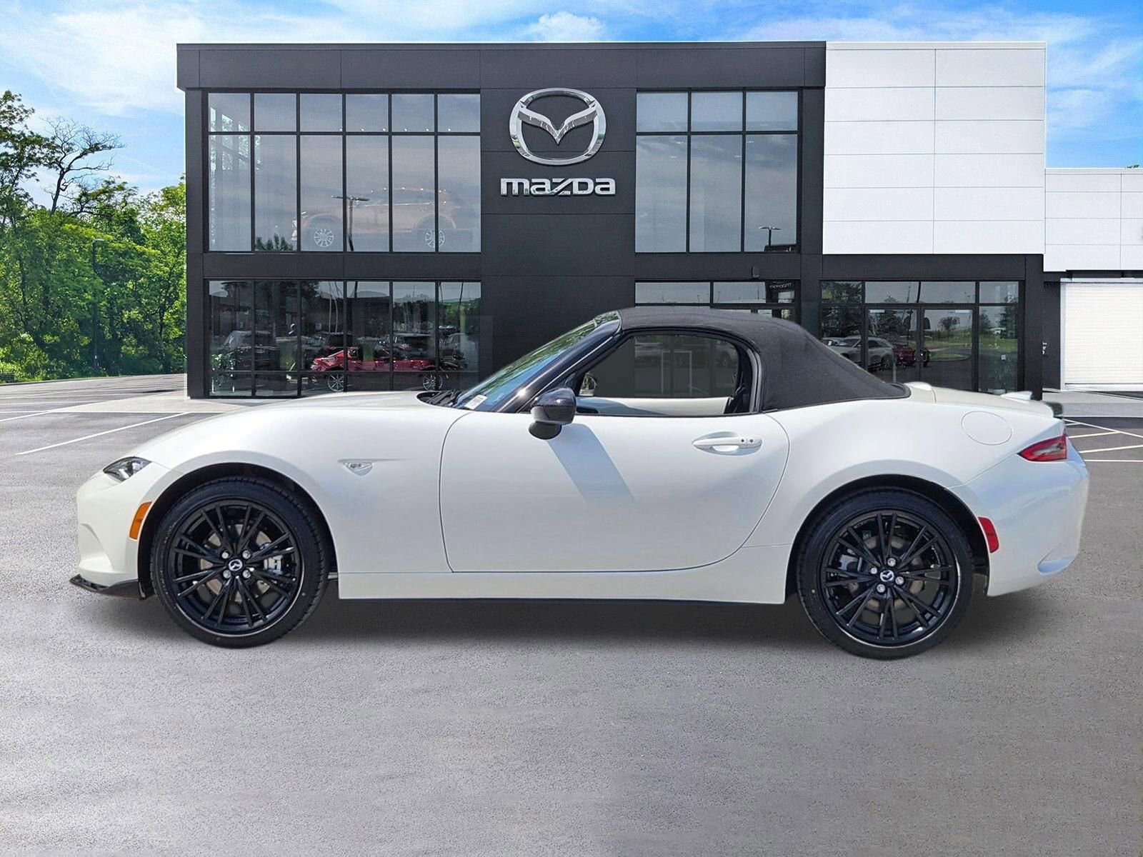 New 2026 MAZDA MX-5 Miata Club w/ Interior Package RWD image 9