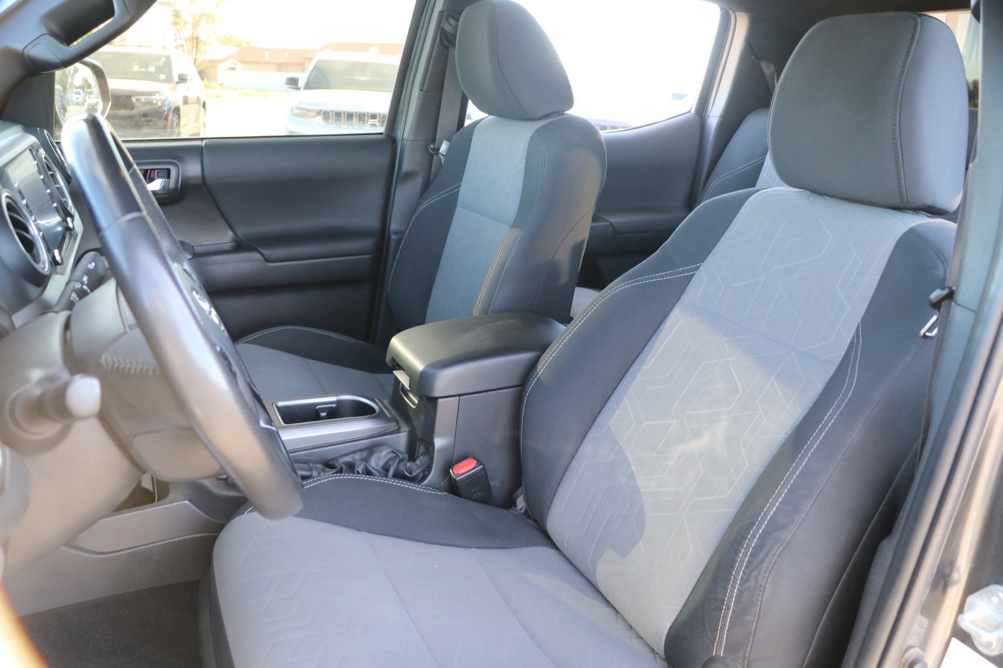 Used 2022 Toyota Tacoma TRD Off-Road image 13