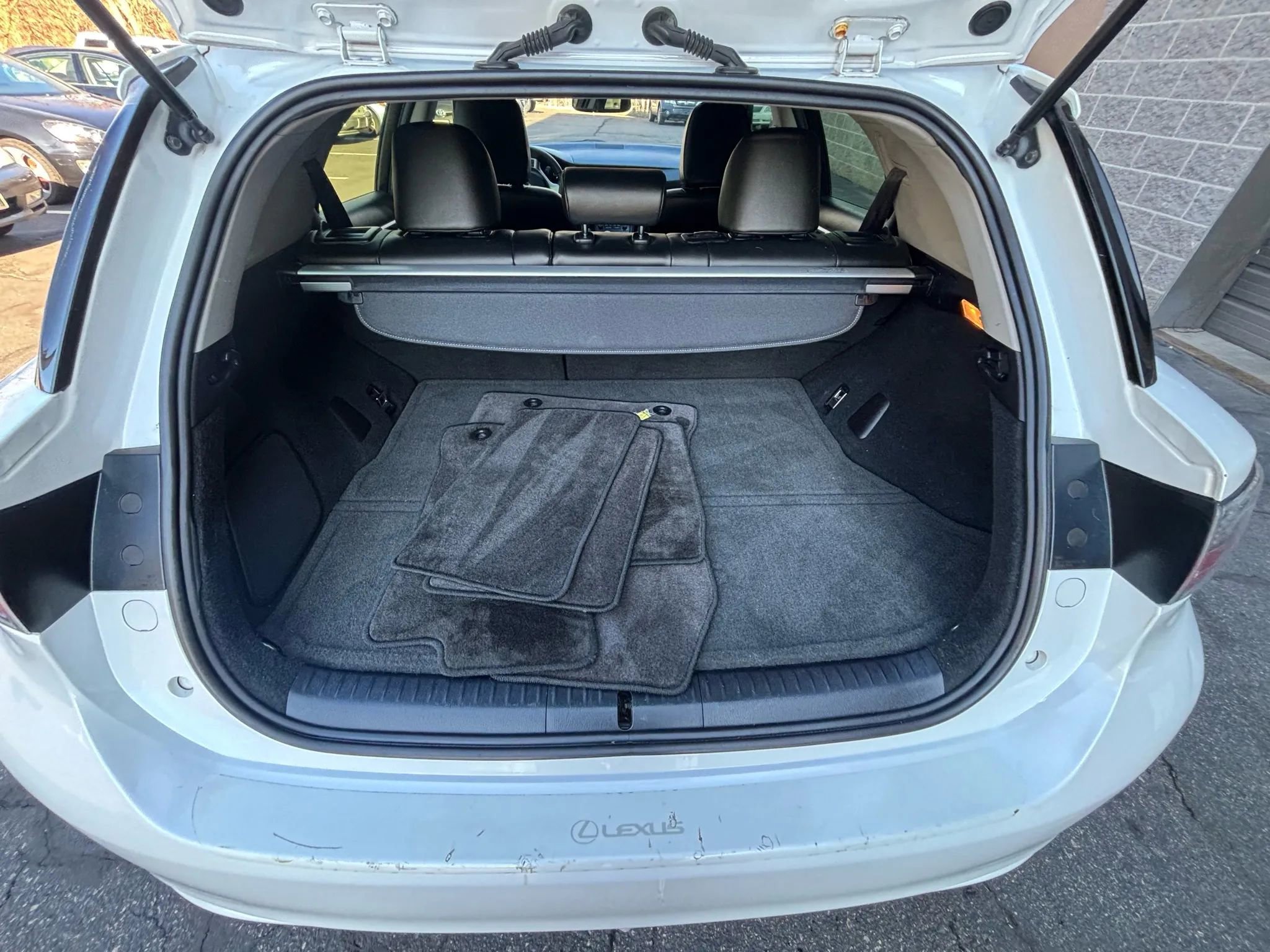 Used 2013 Lexus CT 200h image 39