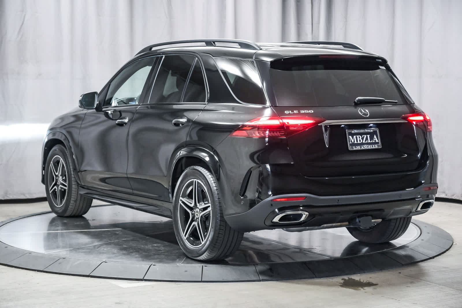 Certified 2025 Mercedes-Benz GLE 350 4MATIC w/ AMG Line Exterior image 2