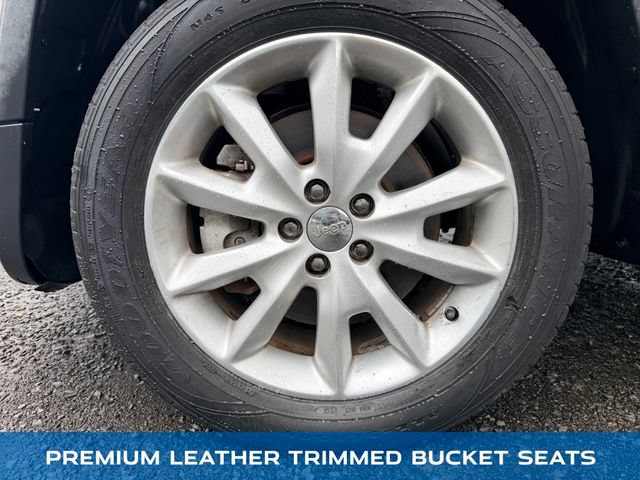 Used 2016 Jeep Cherokee Limited w/ Luxury Group AWD/4WD image 10