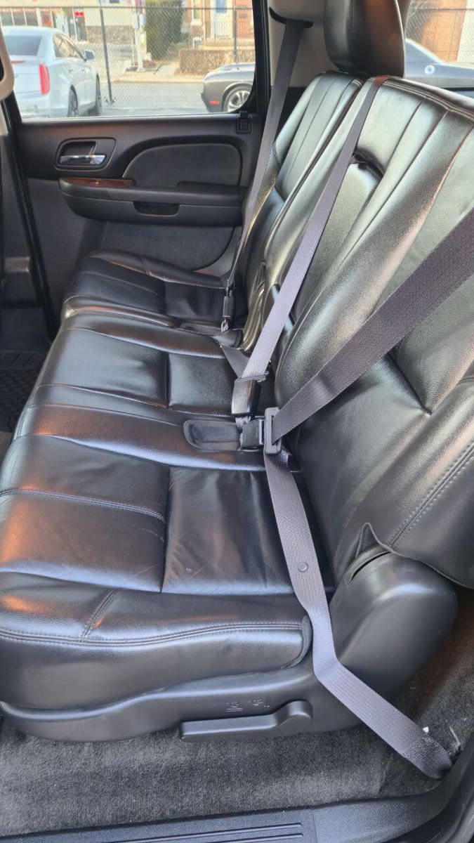 Used 2011 Chevrolet Suburban LT image 9