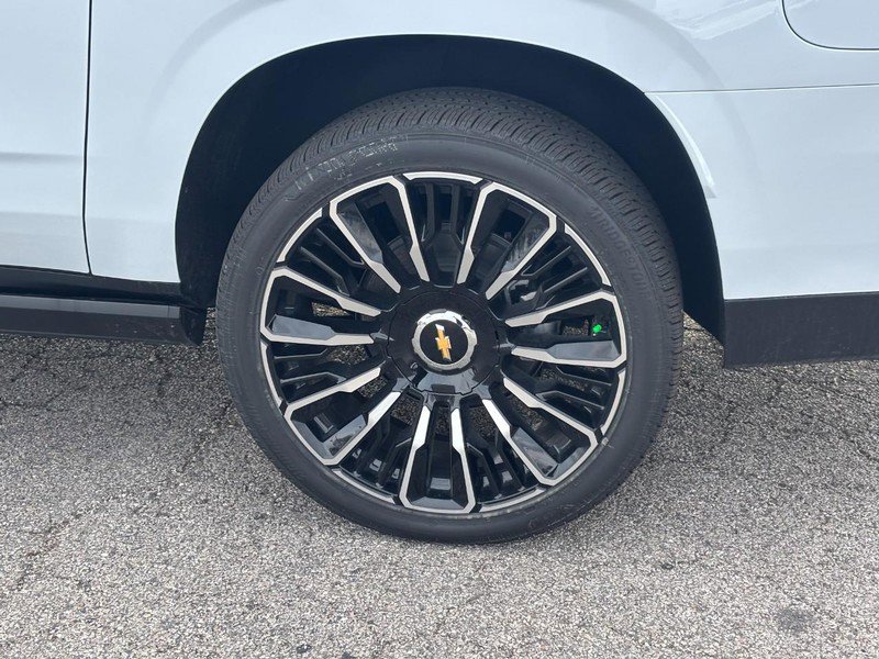 New 2026 Chevrolet Suburban High Country image 4