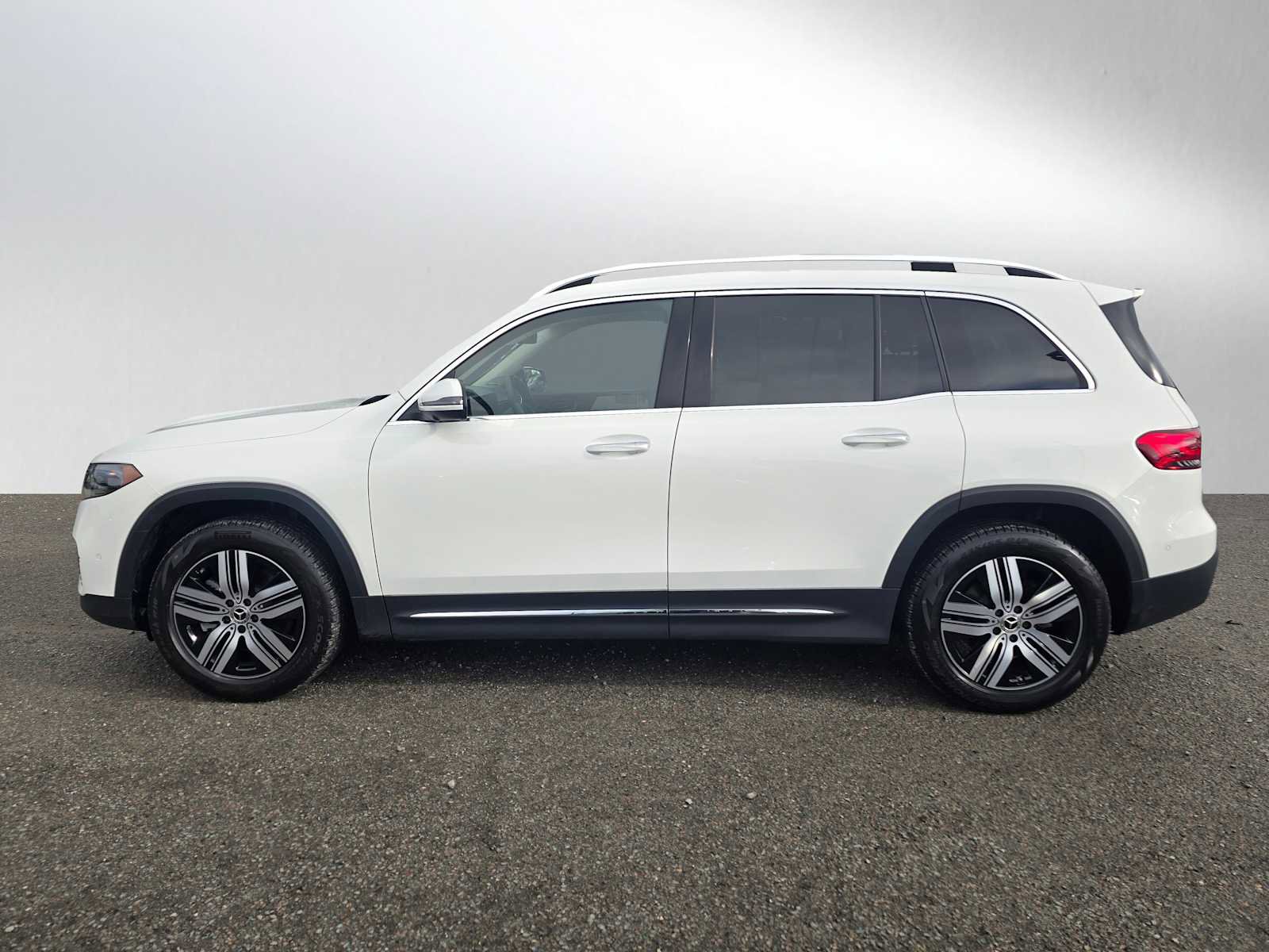 Used 2023 Mercedes-Benz EQB 300 4MATIC image 6