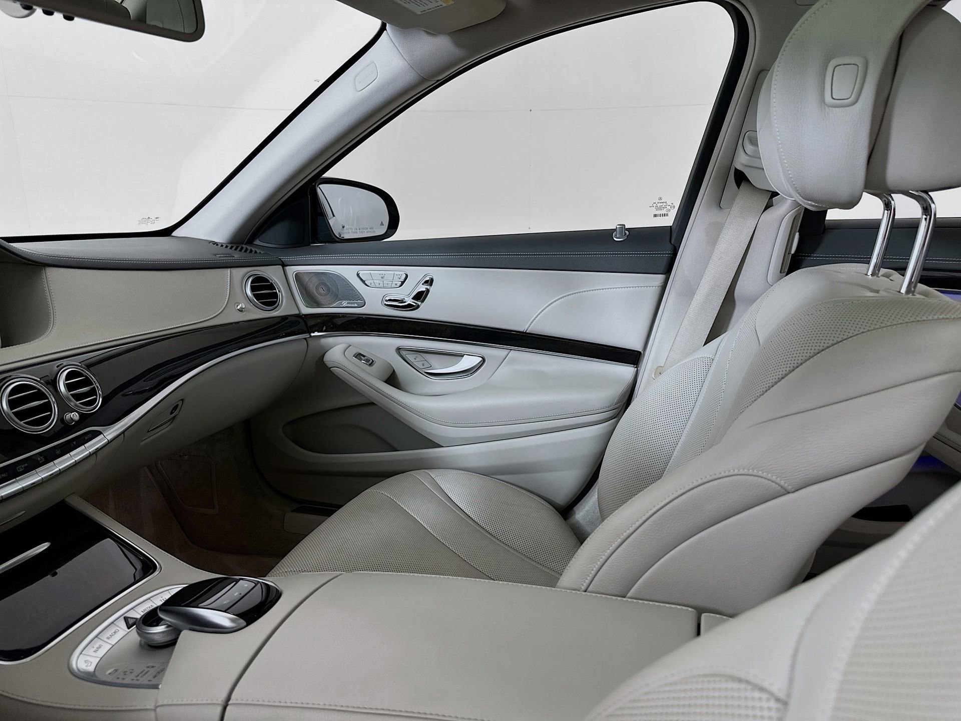 Used 2017 Mercedes-Benz S 550 Sedan image 26