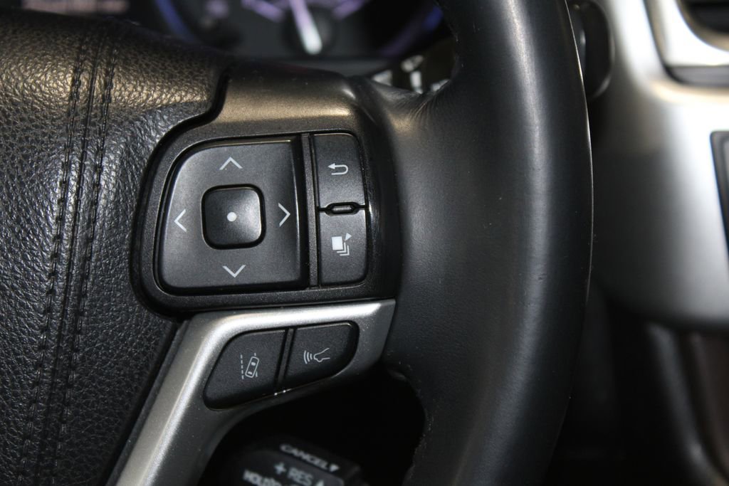 Used 2019 Toyota Highlander XLE image 22