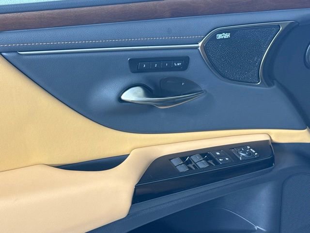 New 2025 Lexus ES 350 Ultra Luxury image 12