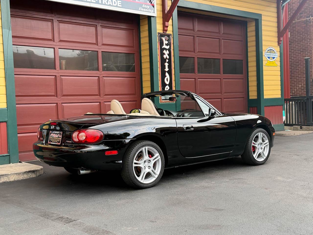 Used 2004 MAZDA MX-5 Miata LS RWD image 11