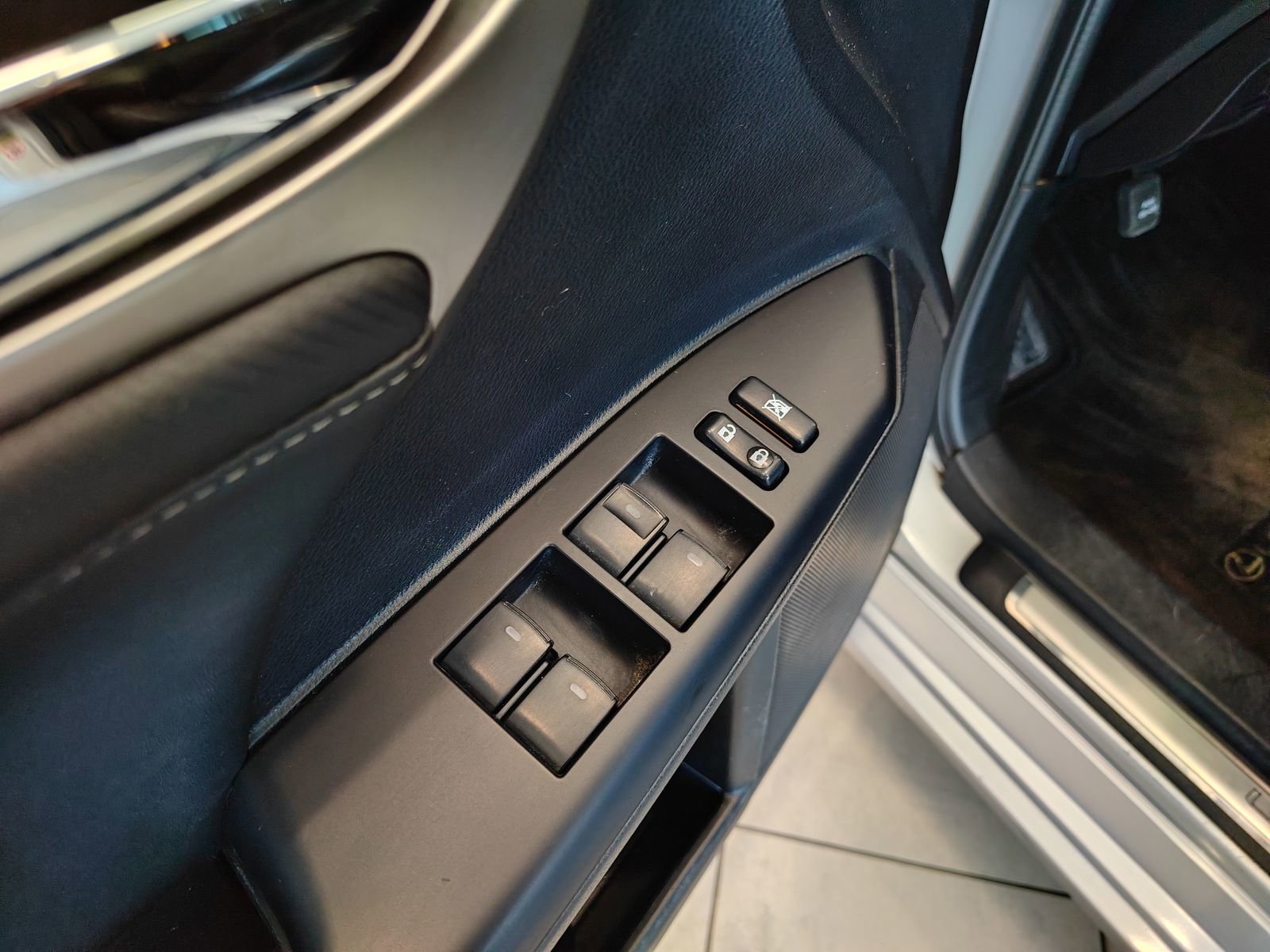 Used 2015 Lexus CT 200h image 9