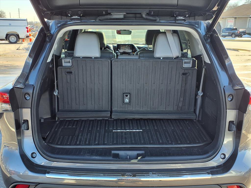 Certified 2021 Toyota Highlander XLE image 31