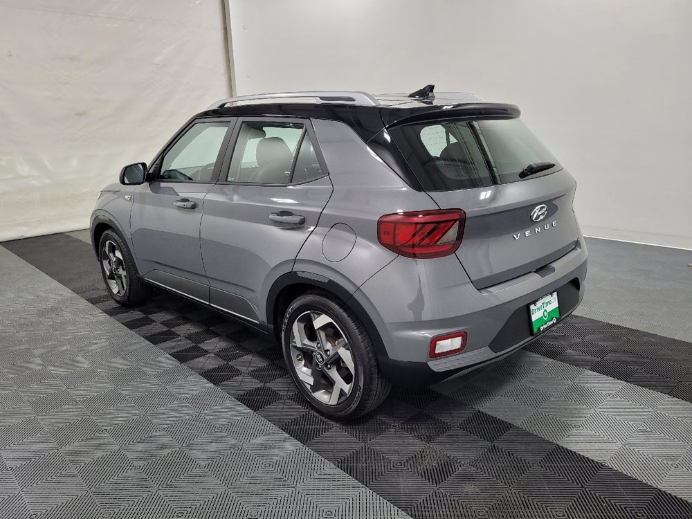 Used 2022 Hyundai Venue Limited image 3