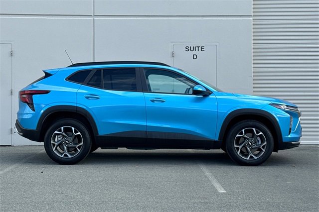 Used 2025 Chevrolet Trax LT w/ Driver Confidence Package image 3