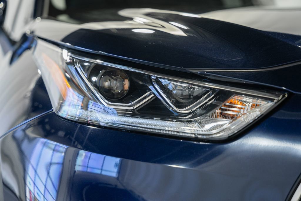 New 2026 Toyota Highlander Platinum image 14