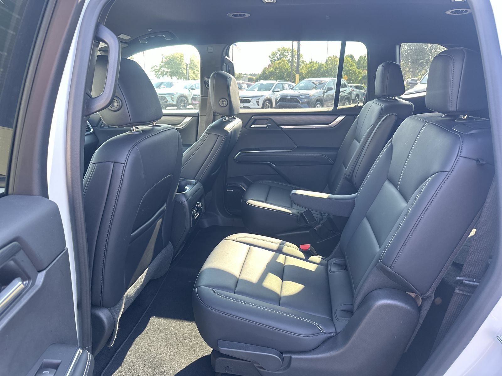 Used 2026 GMC Acadia Elevation w/ Elevation Premium Package FWD image 31