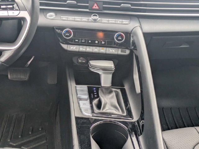 Used 2023 Hyundai Elantra Limited FWD image 20