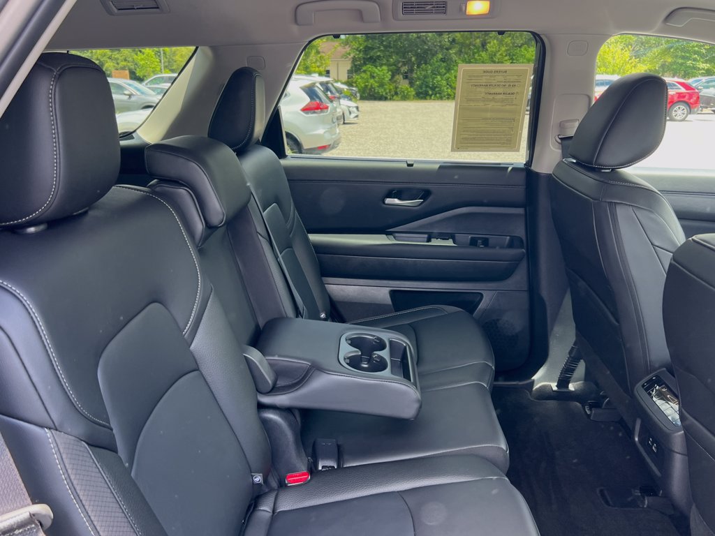 Used 2025 Nissan Pathfinder SL AWD/4WD image 21