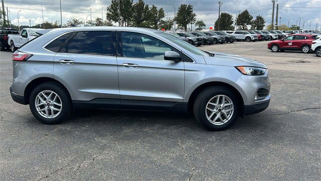 Used 2024 Ford Edge SEL w/ Convenience Package image 3