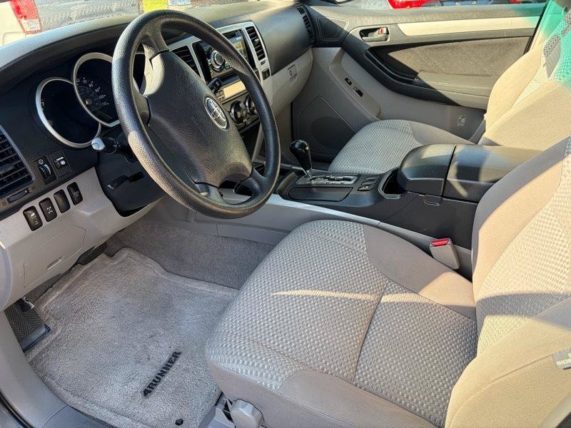 Used 2006 Toyota 4Runner SR5 AWD/4WD image 10