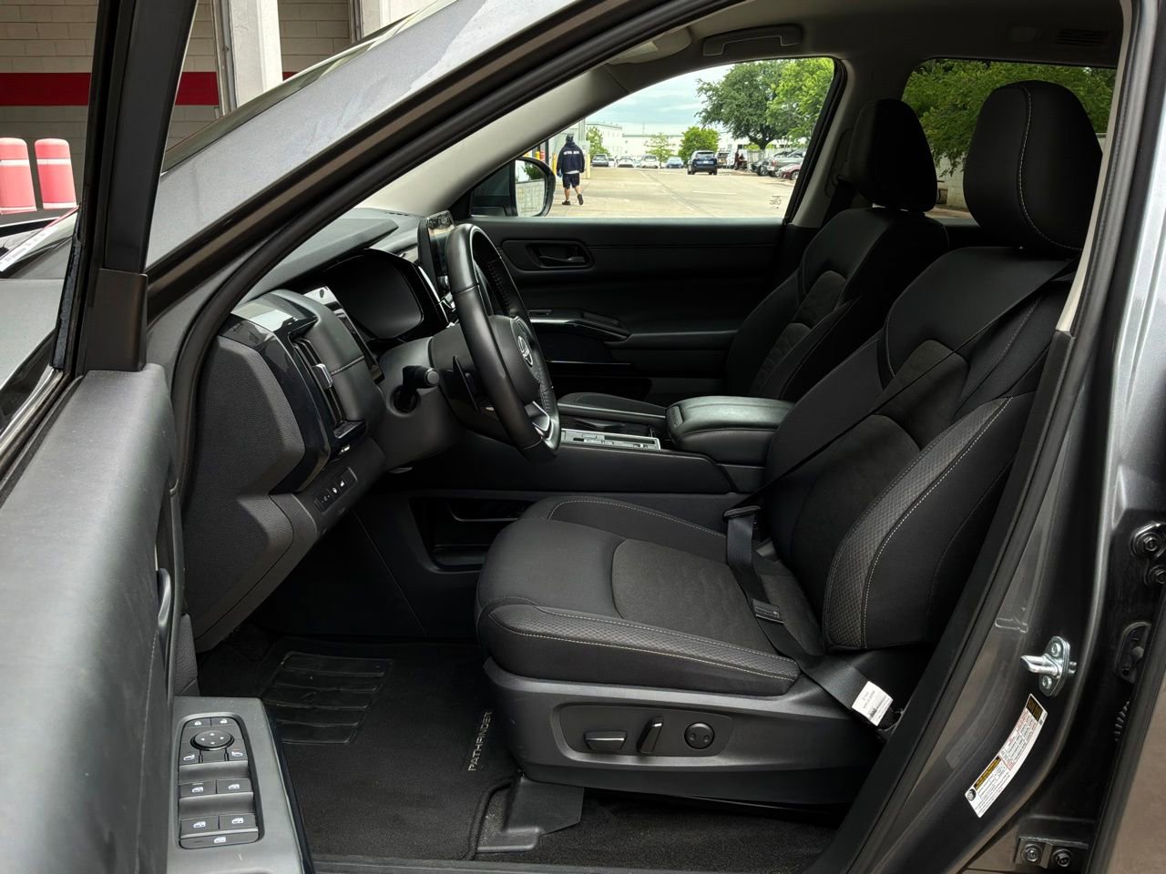 Used 2025 Nissan Pathfinder SV FWD image 10