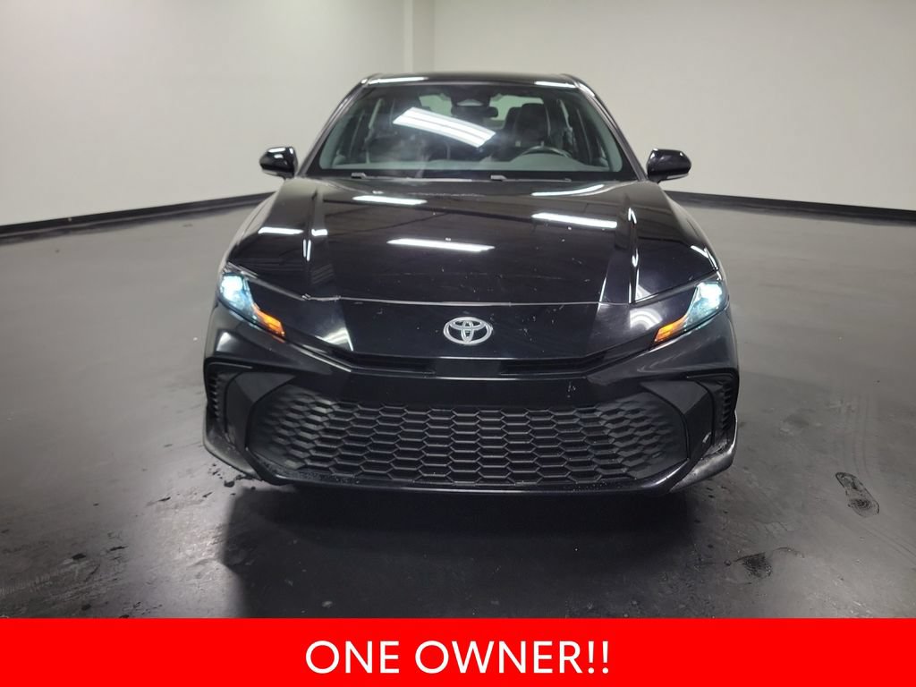 Used 2025 Toyota Camry SE FWD image 3