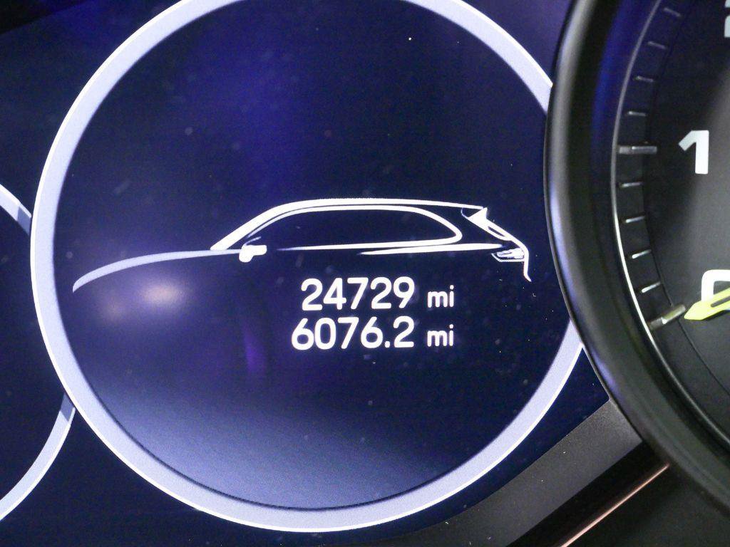 Certified 2022 Porsche Cayenne E-Hybrid AWD/4WD image 11